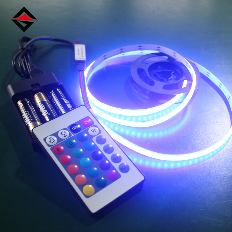 5v RGB MANDUDO DUXERIT cum USB XXIV-key remote control et altilium arca archa